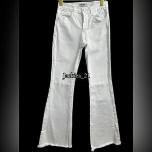 💙❤️ Women’s White Jeans